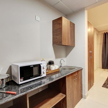 Limewood Stay - Executive Huda City Center Gurgaon Ngoại thất bức ảnh