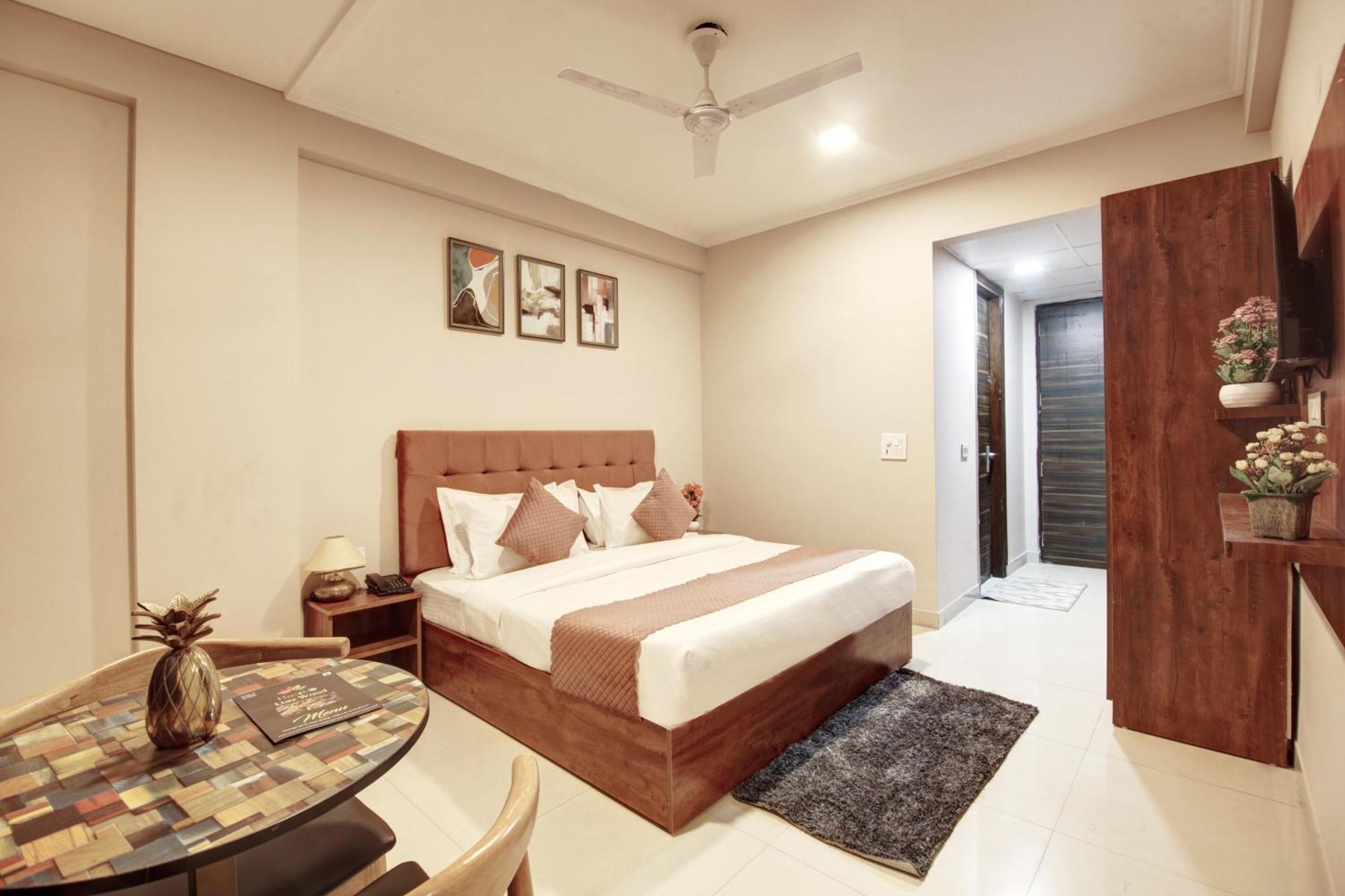 Limewood Stay - Executive Huda City Center Gurgaon Ngoại thất bức ảnh