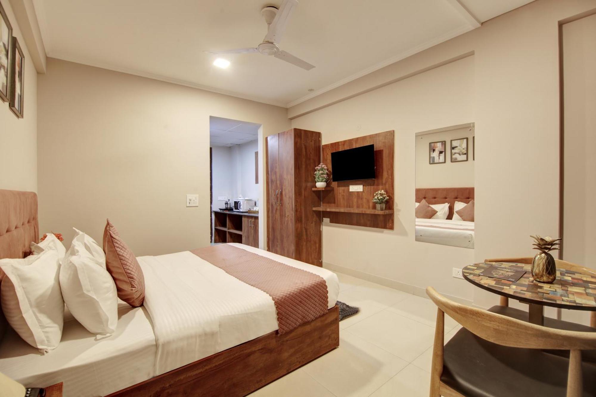 Limewood Stay - Executive Huda City Center Gurgaon Ngoại thất bức ảnh