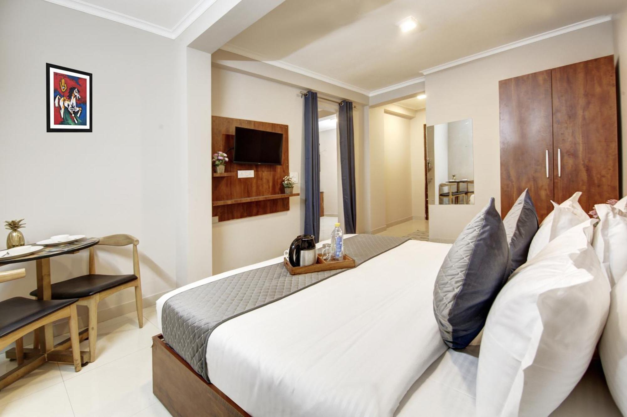 Limewood Stay - Executive Huda City Center Gurgaon Ngoại thất bức ảnh